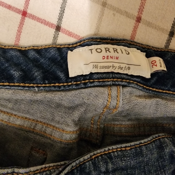 Torrid denim shorts - Picture 3 of 3